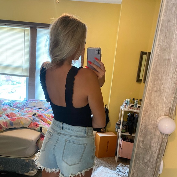 Black ruffled sleeve bodysuit - Picture 2 of 6